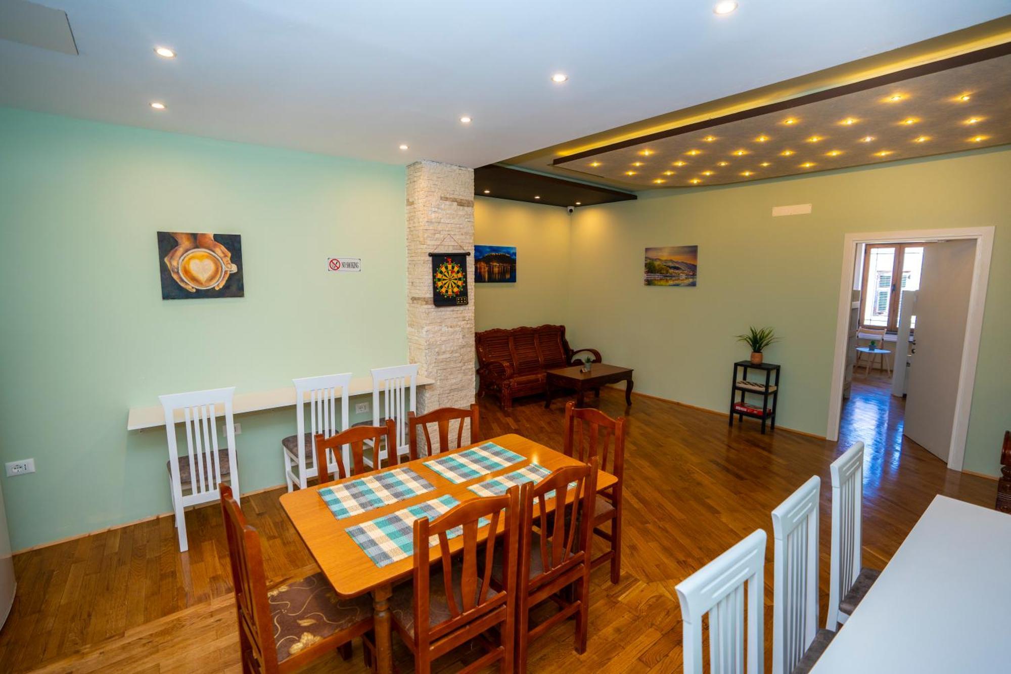 Terrace Hostel & Lounge Bar Shkodër Екстериор снимка