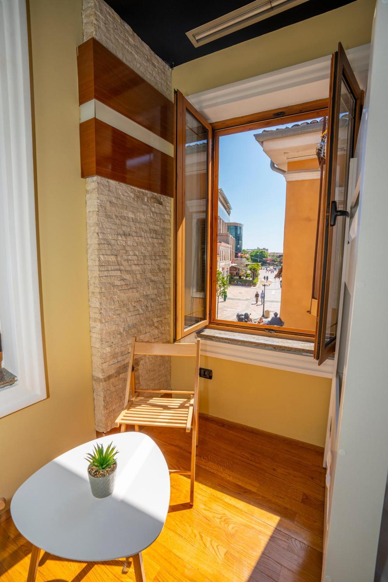 Terrace Hostel & Lounge Bar Shkodër Екстериор снимка