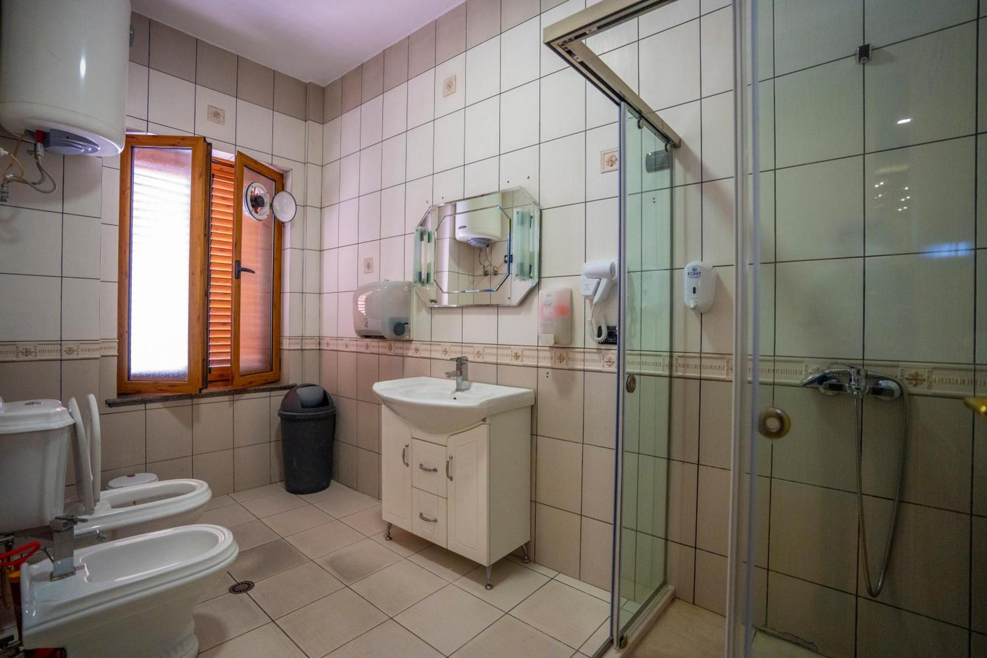 Terrace Hostel & Lounge Bar Shkodër Екстериор снимка